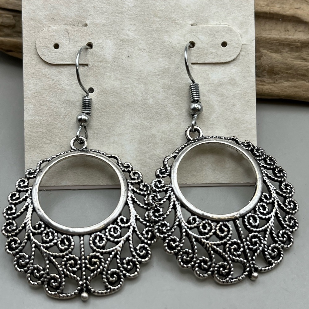 Elegant Silver Filigree Dangle Earrings